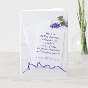 Carte Fleurs violettes du 13e anniversaire sur bois blan