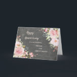 Carte Floral Friend et Son Mari Mariage Anniversaire<br><div class="desc">Joyeuse carte d'anniversaire mariage pour l'ami et son mari avec d'élégantes fleurs d'aquarelle rose rousse et arrière - plan de tableau noir et verset sincère.</div>