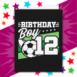 Carte Football 12 ans Enfants 12e anniversaire garçon<br><div class="desc">Ce design de fête d'anniversaire de football est parfait pour une fête d'anniversaire de garçon de 12 ans pour célébrer leur 12e anniversaire ! Idéal pour les enfants qui aiment jouer au football, regarder le football ou les futurs footballeurs stars ! Dispose d'un ballon de football sur un terrain de...</div>