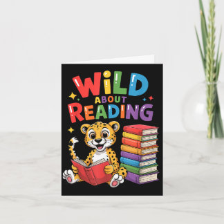 Carte Fou de lire un livre pour enfants sur un professeu