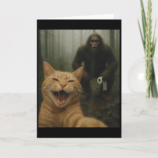 Carte Funny Cat Surprised Happy Selfie With Bigfoot Sasq (Devant)