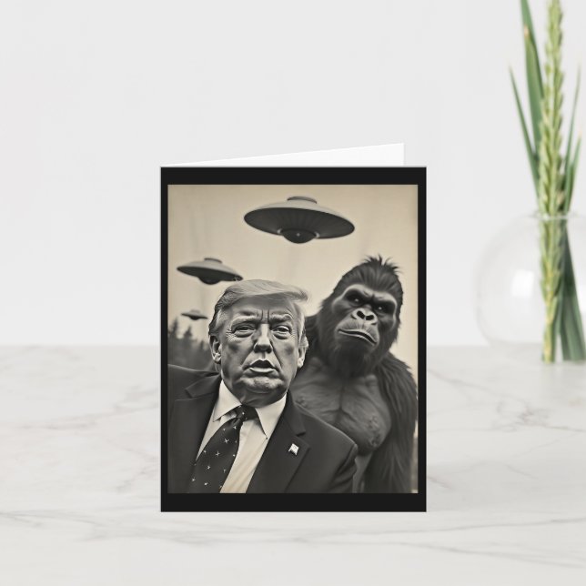 Carte Funny Trump Bigfoot Selfie Avec Ufos Alien Étrange (Devant)
