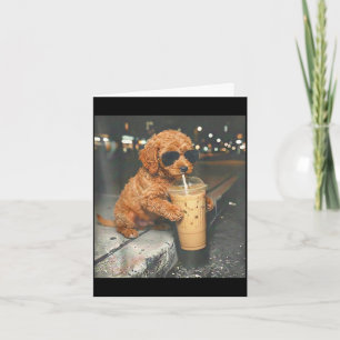 Carte Goldendoodle buvant du café glacé mème de chien dr