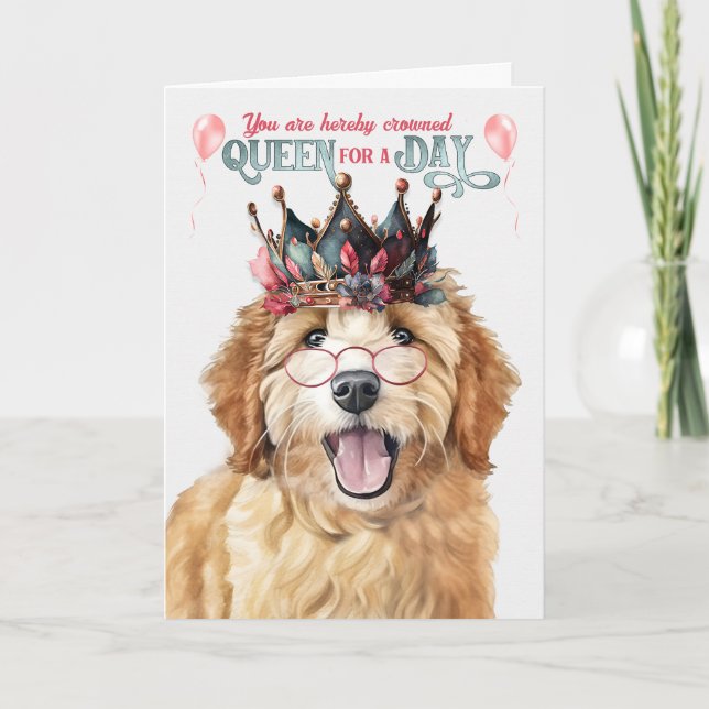 Carte Goldendoodle Dog Queen pour une journée d'annivers (Devant)