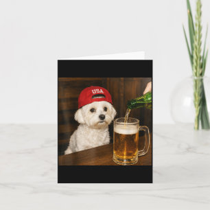 Carte Graphique drôle de Maltese buvant de la bière pour