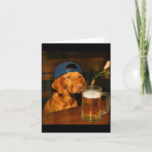 Carte Graphisme d'humour de chien de Vizsla drôle buvant