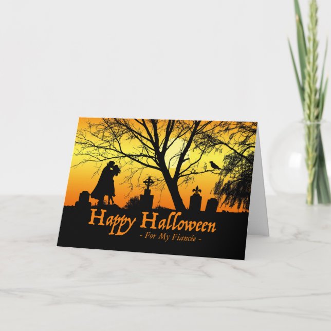 Carte Halloween for Fiancée, Couple Kissing in Cemetery (Devant)