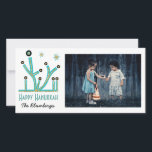 Carte Hanoukka "Menorah Bling"<br><div class="desc">Happy Holiday, Carte photo Hanoukka, "Menorah Bling" Glossy, Carte photo à enveloppe blanche. Personnalisez en remplaçant les photos et le libellé, "Happy Hanoukka, The Blumbergs" Personnaliser le libellé en choisissant votre style de police préféré, la couleur et la taille. Merci de vous être arrêté et de faire du shopping par...</div>