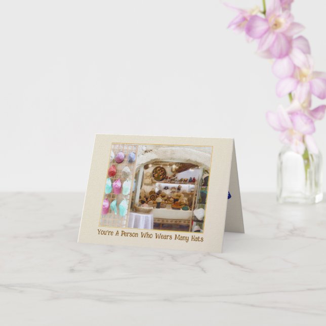 CARTE "HAPPY BIRTHDAY TO A PERSON WHO WEARS MANY HATS (Orchidée)