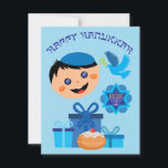 Carte 🕎 Happy Hanoukka, garçon, textes personnalisables<br><div class="desc">Joyeux Hanoukka,  Joyeux enfants avec cadeaux,  beignets,  colombes sur arrière - plan blanc</div>