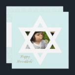 Carte Heureuse Hanoukka Cute Blue One Photo<br><div class="desc">Élégant arrière - plan bleu clair. Personnalisez-le avec une photo préférée,  et customisez-le avec un message personnel et signoff.</div>