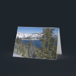 Carte Hiver au lac crater<br><div class="desc">Une couverture fraîche de neige tapisse le lac environnant crater de forêt, Orégon.</div>