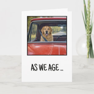 Carte Humour d'anniversaire Golden Retriever portant une
