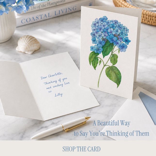 Carte Hydrangea Bleue pour Vous Dire que Vous êtes (Elegant blue hydrangea greeting card in coastal lifestyle scene, perfect for thoughtful notes.)