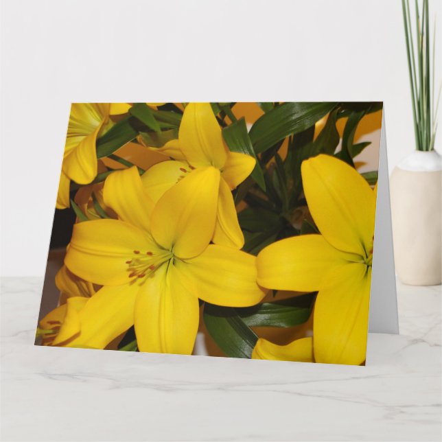 Carte Jaune Lilly Anniversaire. (Devant)