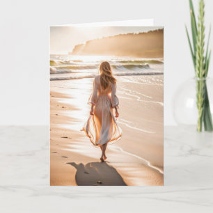 Carte Jeune femme marchant sur la plage