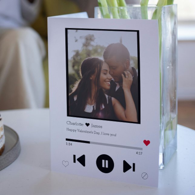 Carte Joueur de musique personnalisé Valentines Photo (Personalized Music Player Valentines Photo Card by Ricaso . Add photograph and text. couple cards)