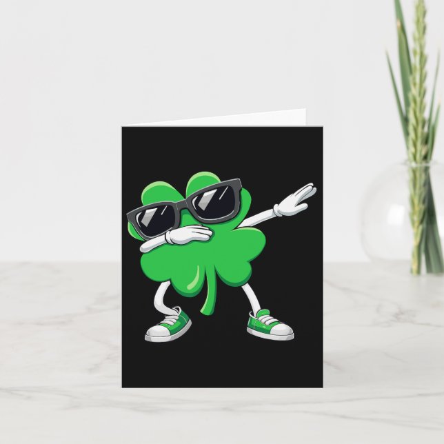 Carte Jour de la Saint Patrick Dabbing Shamrock Drôle Ga (Devant)