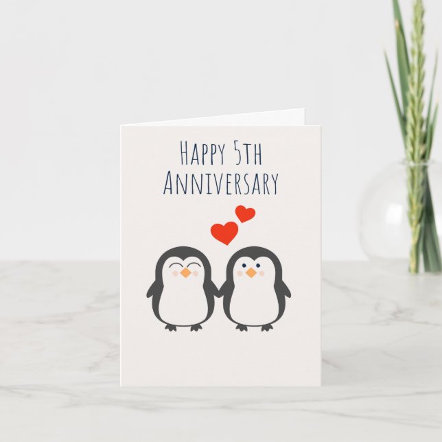 Carte Joyeux 5e anniversaire - mignon couple de pingouin (Devant)