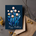 Carte Joyeux Anniversaire fleurs minimalistes aquarelle<br><div class="desc">Carte Joyeux Anniversaire fleurs minimalistes aquarelle sur fond bleu foncé. Carte d'anniversaire simple avec illustration florale ronde.</div>
