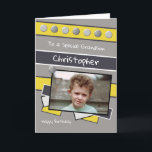 Carte Joyeux anniversaire Grandson gris et jaune photo<br><div class="desc">Personnalisez cette carte d'anniversaire pour votre petit-fils Conçu en gris,  jaune et noir Ajouter son nom Joyeux anniversaire à un petit-fils spécial Bonne journée</div>