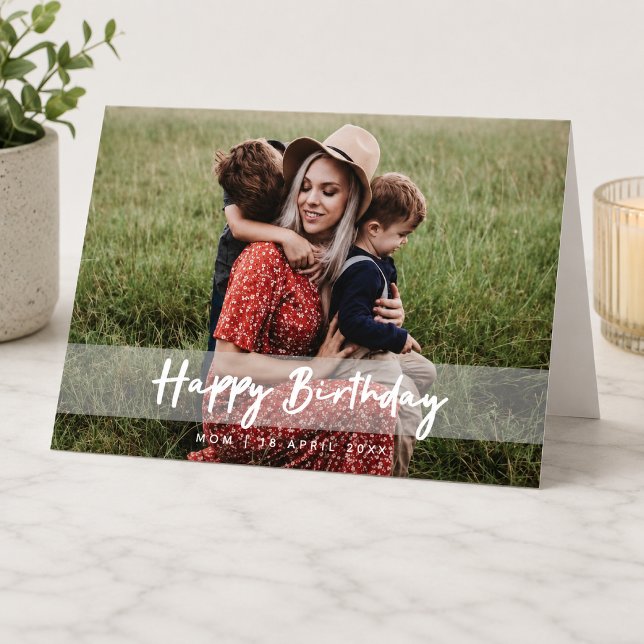 Carte Joyeux Anniversaire Maman | Photo de Script Modern (Personalized mom photo birthday card with family picture, custom name, and date detail)