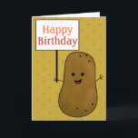Carte Joyeux Anniversaire Patate<br><div class="desc">Jolie patate de dessin animé marron heureuse avec un grand sourire heureux sur son visage. Il tient un panneau avec un modèle de texte indiquant Joyeux Anniversaire. Changez la couleur de fond à la couleur de votre choix en cliquant sur personnaliser.</div>