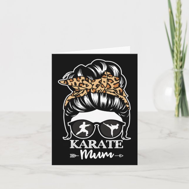 Carte Karate Mum Messy Bun Cheveux Funny Karate Fighter  (Devant)