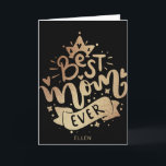 Carte La Meilleure maman jamais Black Gold Typographie M<br><div class="desc">Best Mom Ever Black Gold Custom Name La carte de fête des mères est un complément parfait à un petit cadeau qu'elle appréciera toute l'année. Vous pouvez le personnaliser avec son nom ou si vous voulez juste le lettrage, supprimer le nom dans le menu à droite</div>