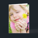Carte L'anniversaire de Ladybug et Dandelion Friend<br><div class="desc">Petite fille souriante avec coccinelle et pissenlit pour l'anniversaire d'un ami</div>