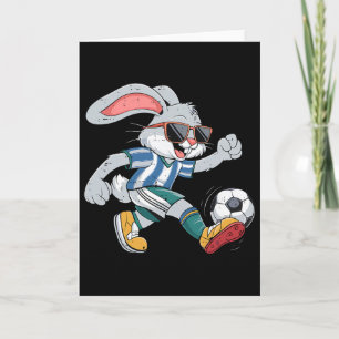 Carte Lapin de Pâques heureux jouant au football Sport d