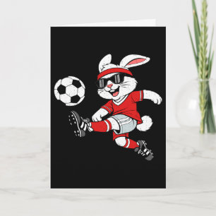 Carte Lapin jouant au football de Pâques heureux du spor