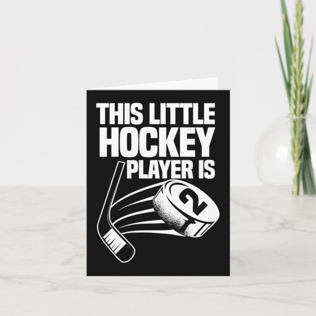 Carte Les Enfants Amusent Ce Petit Joueur De Hockey Est  (Devant)