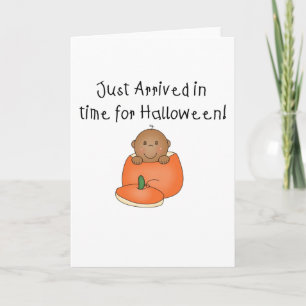 Carte L'Halloween afro-américaine de bébé vient d'arrive