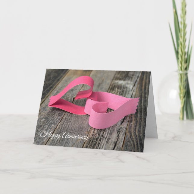 Carte liens coeur du papier d'anniversaire sur bois (Devant)