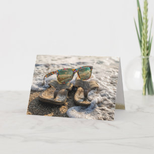 Carte Lunettes de soleil de retraite et sandales dans la