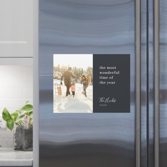 Carte magnétique moderne minimaliste de Noël (Share festive Scandi style with a modern Wonderful Time magnetic card by Guava)