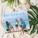 Carte magnétique tropicale de la famille Mele Kali<br><div class="desc">Chic personnalisable plage photo de famille carte magnétique de Noël avec votre photo tropicale préférée au soleil. Ajoutez une photo complète de votre souvenir préféré de vos vacances sur l'île à la côte sur le devant et une sur le dos. Une belle carte magnétique côtière avec un design propre et...</div>