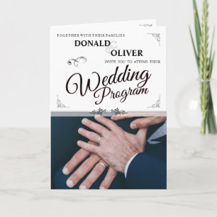 Carte Mains d'un couple gay de mariage avec des anneaux
