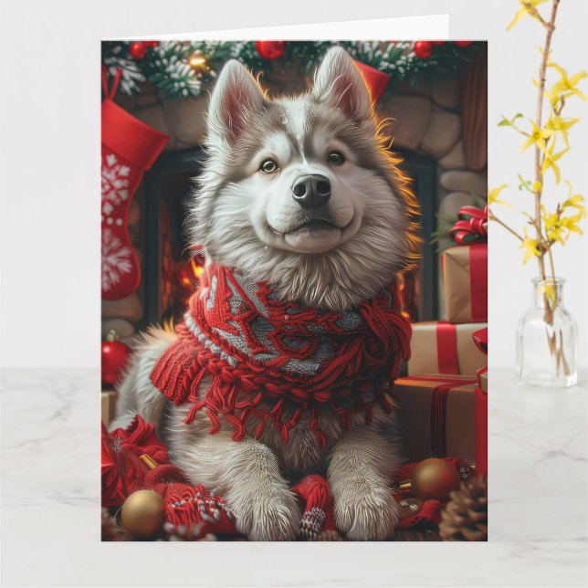 Carte Malamute d'Alaska avec les cadeaux de Noël cheminé (Fleur jaune)