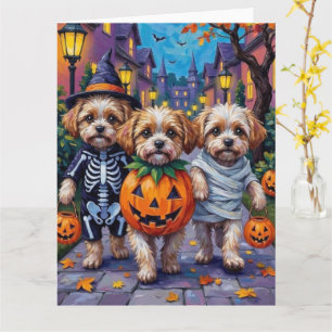 Carte Malti Tzu faisant Trick-or-Treating dans des costu