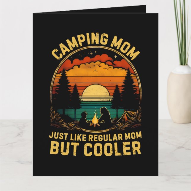 Carte Maman qui campe, exactement comme une maman normal (Devant)