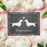 Carte Mariage de Chiens Saucisses Dachshunds Félicitatio<br><div class="desc">Mariés silhouettes de Dachshund blanc et coeur. Une carte de félicitations de style tableau noir pour chiens saucisses pour le couple heureux. Cette carte de félicitations amusante pour le nouveau M. et Mme peut être personnalisée avec votre propre message spécial. Une carte originale de félicitations de mariage pour les amoureux...</div>