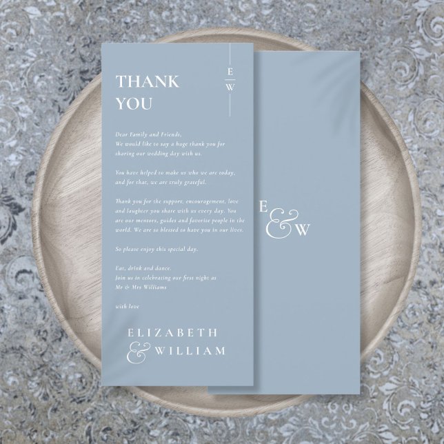 Carte Mariage de Merci de Monogramme bleu Dusty (Dusty Blue Monogram Wedding Thank You Place Card)