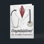 Carte Médecin félicitation<br><div class="desc">Carte blanche de félicitation de manteau. La carte peut être entièrement modifiée. Perfectionnez pour des diplômés de Faculté de Médecine ou d'autres occasions. Ajoutez le nom du docteur sur l'avant et votre texte à l'intérieur. Cliquez sur la personnaliser plus loin pour éditer ce modèle.</div>