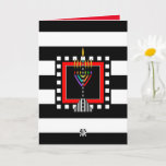 Carte Minorah Shabbat Shalom<br><div class="desc">Cette carte au style distinctif présente une menorah moderne et colorée sur des rayures noires et blanches audacieuses. Carte intérieure bordée et coordonnée pour votre plaisir d'écriture et dit,  "Shabbat Shalom". ~ karyn</div>
