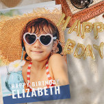 Carte Moderne Simple Chic Photo personnalisée Accueil An<br><div class="desc">Le design est moderne et simple. Ajoutez une photo personnalisée du célébrant d'anniversaire et ajoutez son nom,  ajoutez un message personnalisé</div>