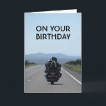 Carte Motorcycle Biker Funny Road Anniversaire<br><div class="desc">Drôle Motorcycle carte d'anniversaire avec une photo de couple de motards sur la route ouverte. Les mots sur le devant disent,  "A ton anniversaire" et l'intérieur dit,  "Trouve ton endroit heureux !"</div>