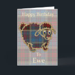 Carte Moutons de tartan "joyeux anniversaire à la<br><div class="desc">Un agneau écossais de bande dessinée vous souhaite un joyeux anniversaire.</div>