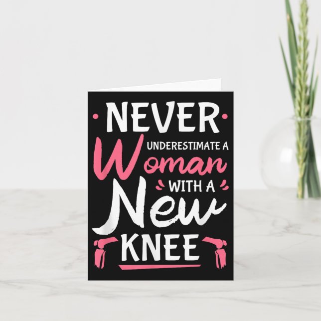Carte Ne sous-estimez jamais une femme avec une nouvelle (Devant)